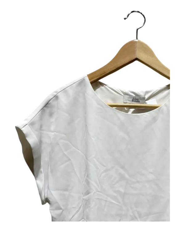 AgADqxMAAo-5CFY_processed_large_0 Classic White Minimal Blouse Size L