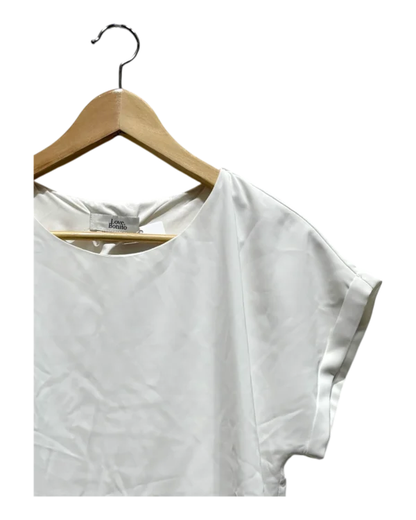 AgADqxMAAo-5CFY_processed_large_1 Classic White Minimal Blouse Size L