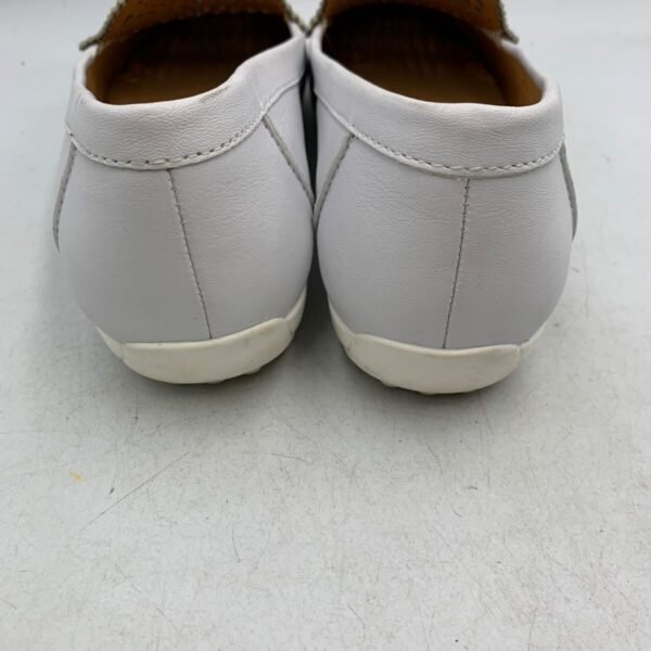 i-img1200x1200-17785702983973gxecge384 White Cut-Out Loafer Flats Size UK6