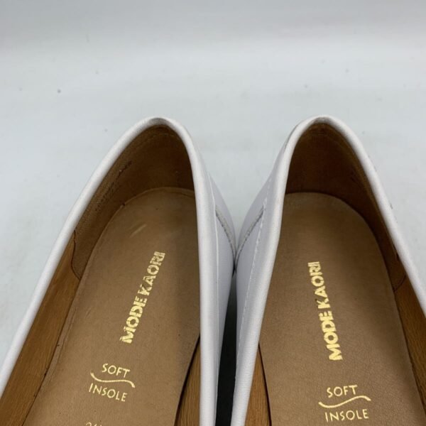 i-img1200x1200-177857029841821ve8aa384 White Cut-Out Loafer Flats Size UK6